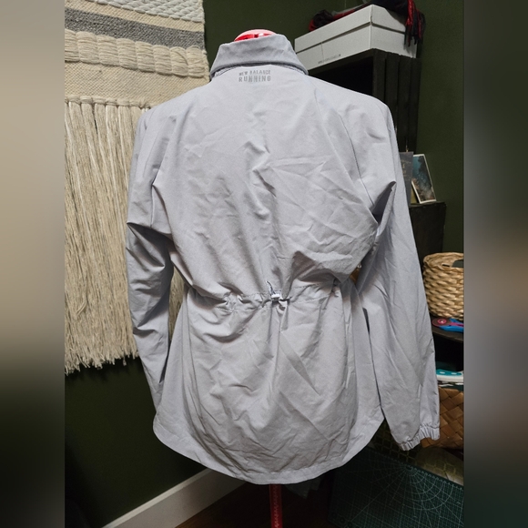 New balance running jacket - Picture 3 of 4